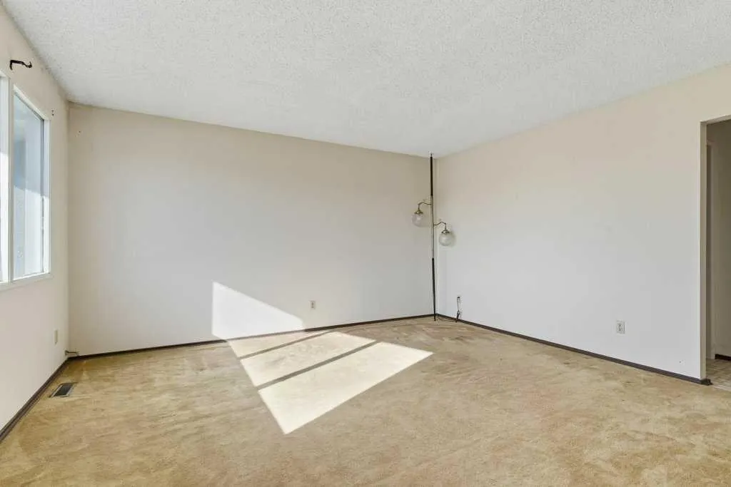 64 Maranda Close NE