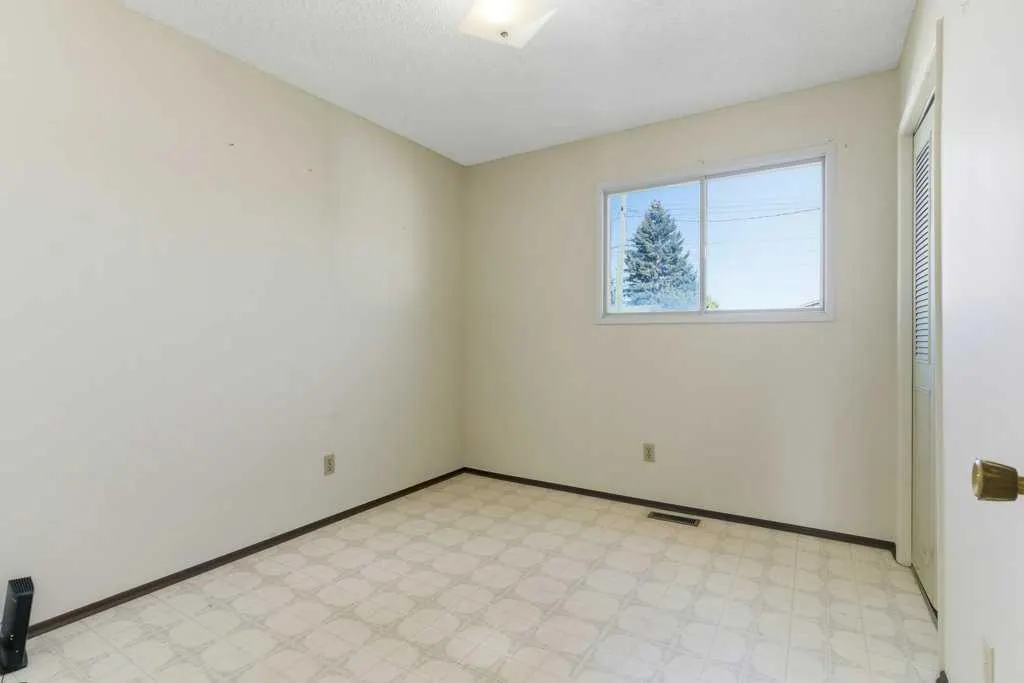 64 Maranda Close NE