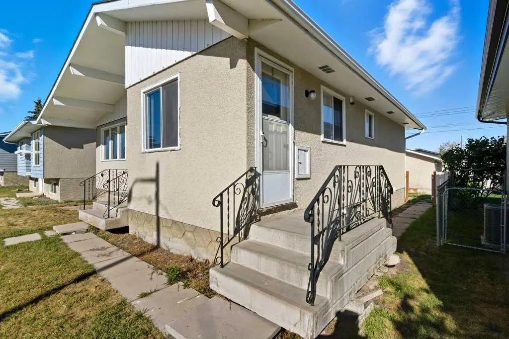 64 Maranda Close NE
