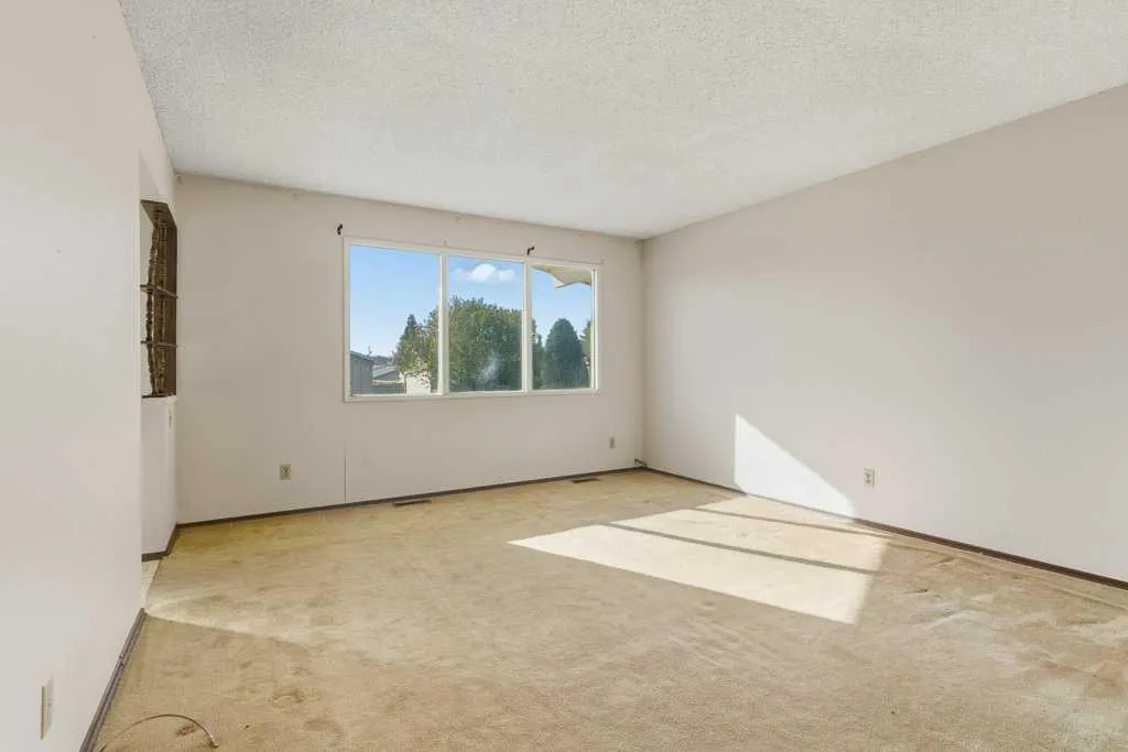 64 Maranda Close NE