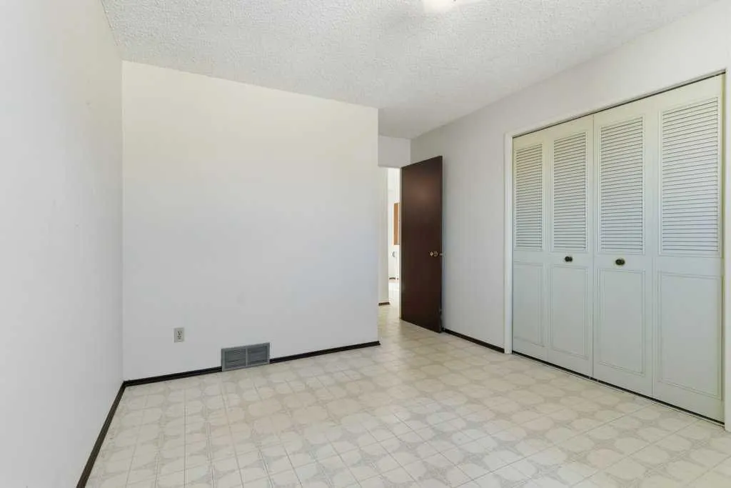 64 Maranda Close NE