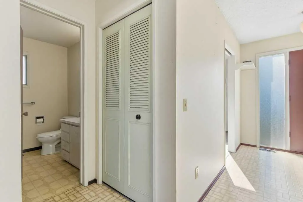 64 Maranda Close NE