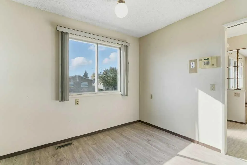 64 Maranda Close NE
