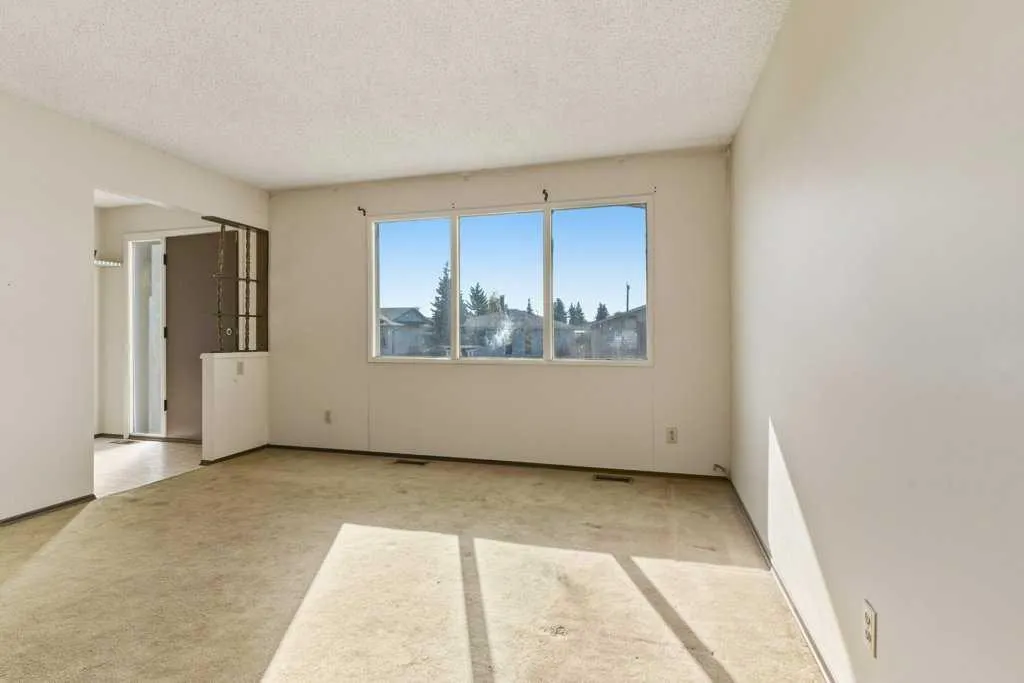 64 Maranda Close NE