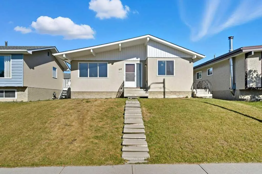 64 Maranda Close NE