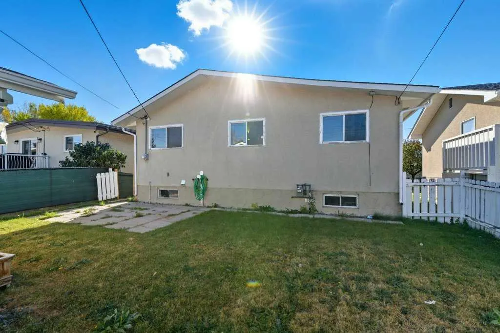 64 Maranda Close NE