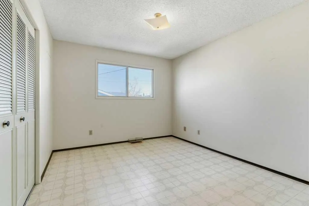 64 Maranda Close NE