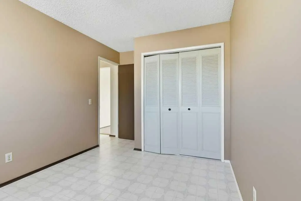 64 Maranda Close NE