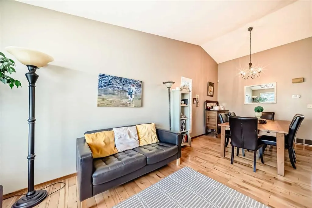 20 Rivergreen Crescent SE