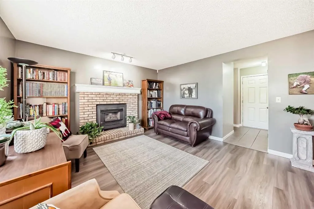 20 Rivergreen Crescent SE