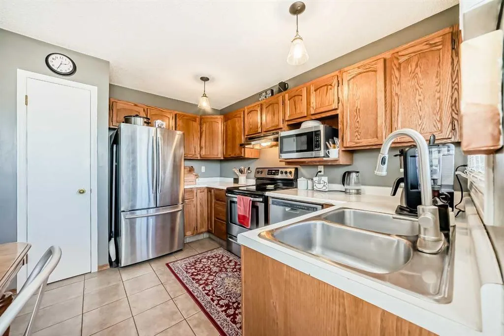 20 Rivergreen Crescent SE