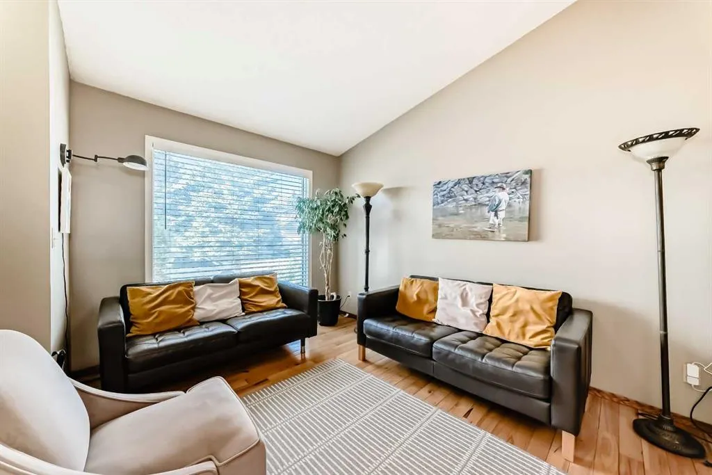 20 Rivergreen Crescent SE