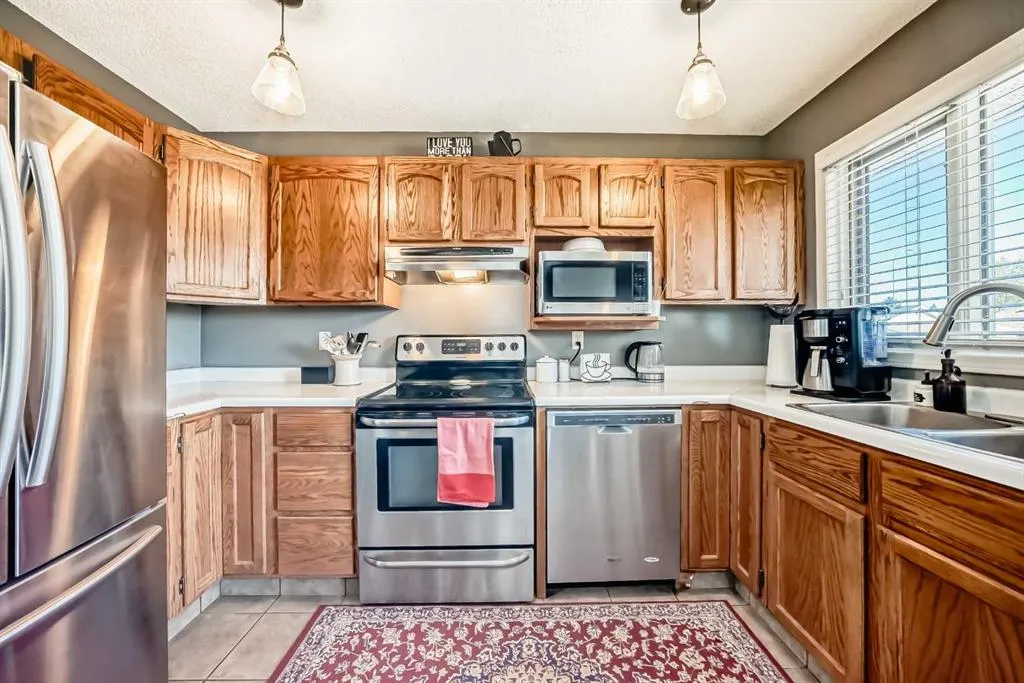 20 Rivergreen Crescent SE