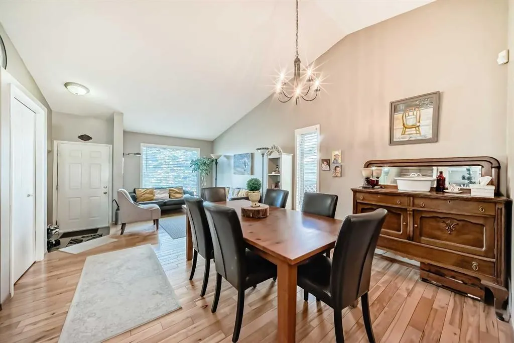20 Rivergreen Crescent SE