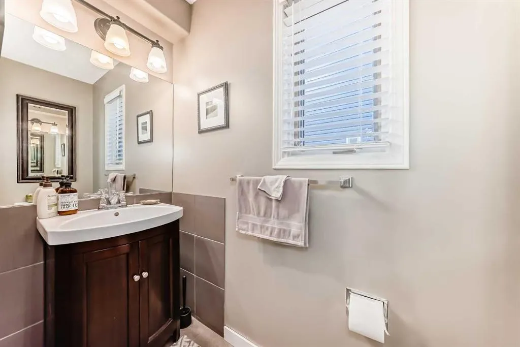 20 Rivergreen Crescent SE