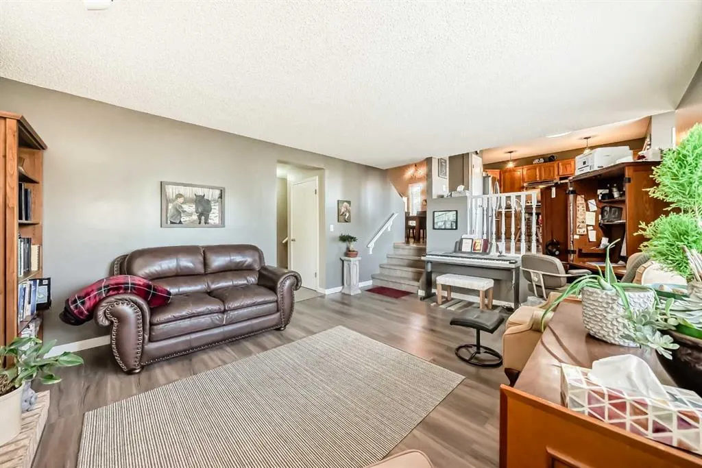 20 Rivergreen Crescent SE
