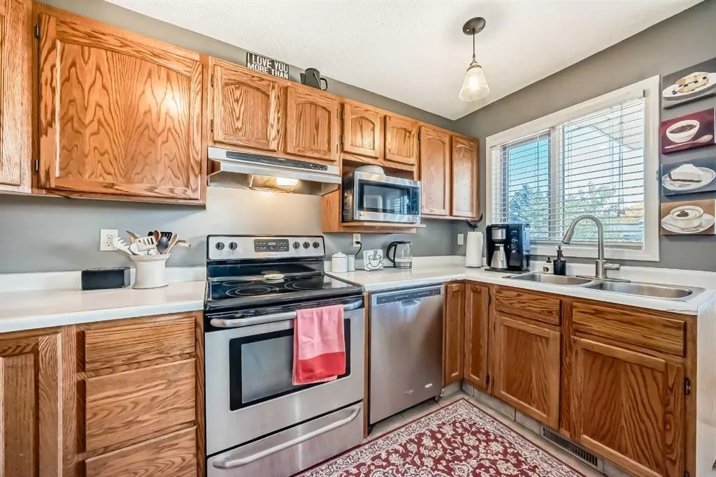 20 Rivergreen Crescent SE