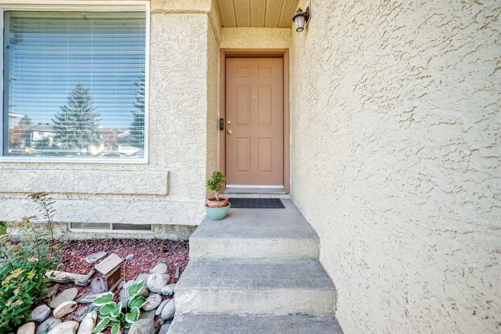 20 Rivergreen Crescent SE