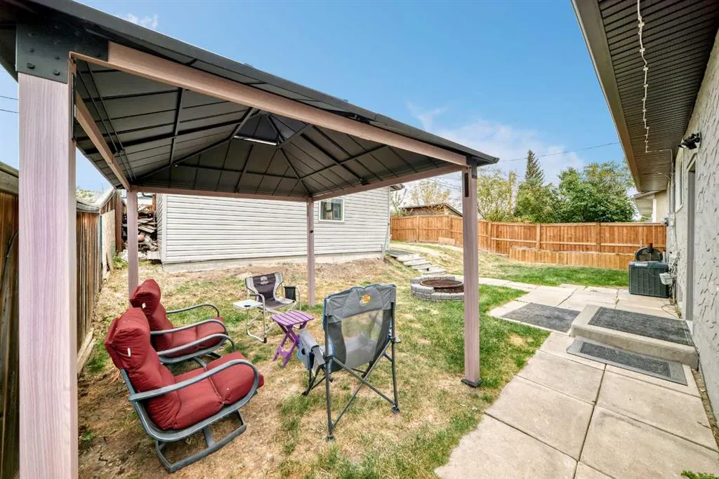 6216 5 Avenue SE
