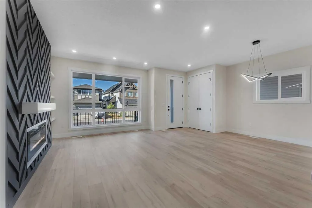 144 Saddlelake Manor NE