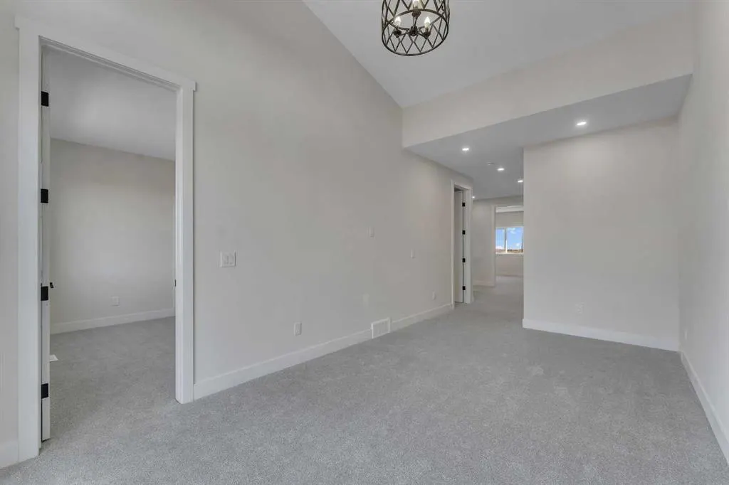 144 Saddlelake Manor NE