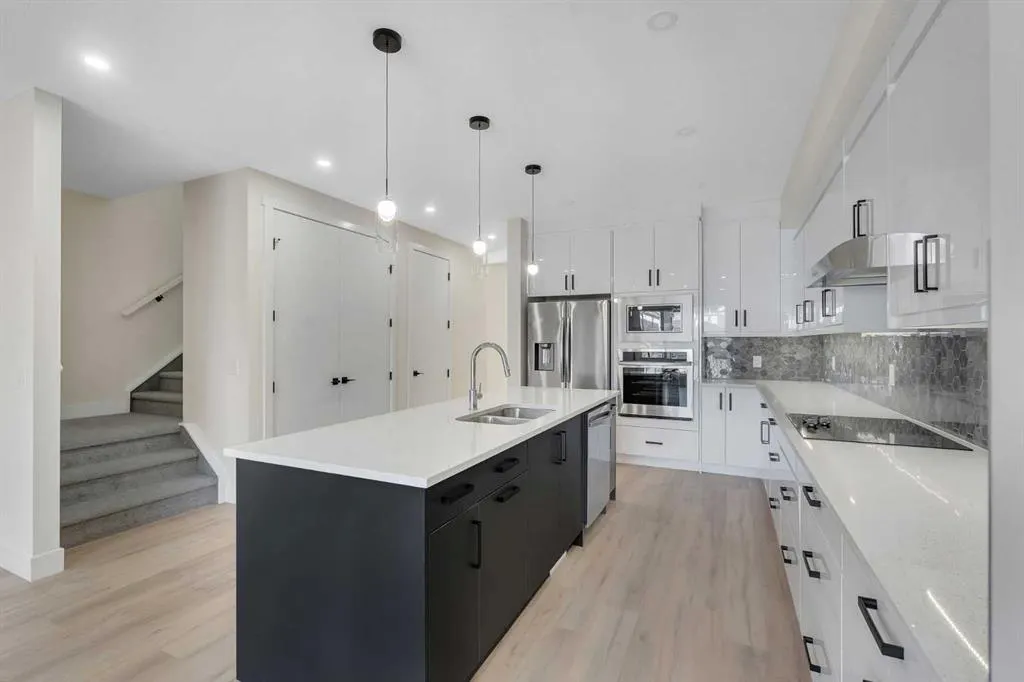 144 Saddlelake Manor NE