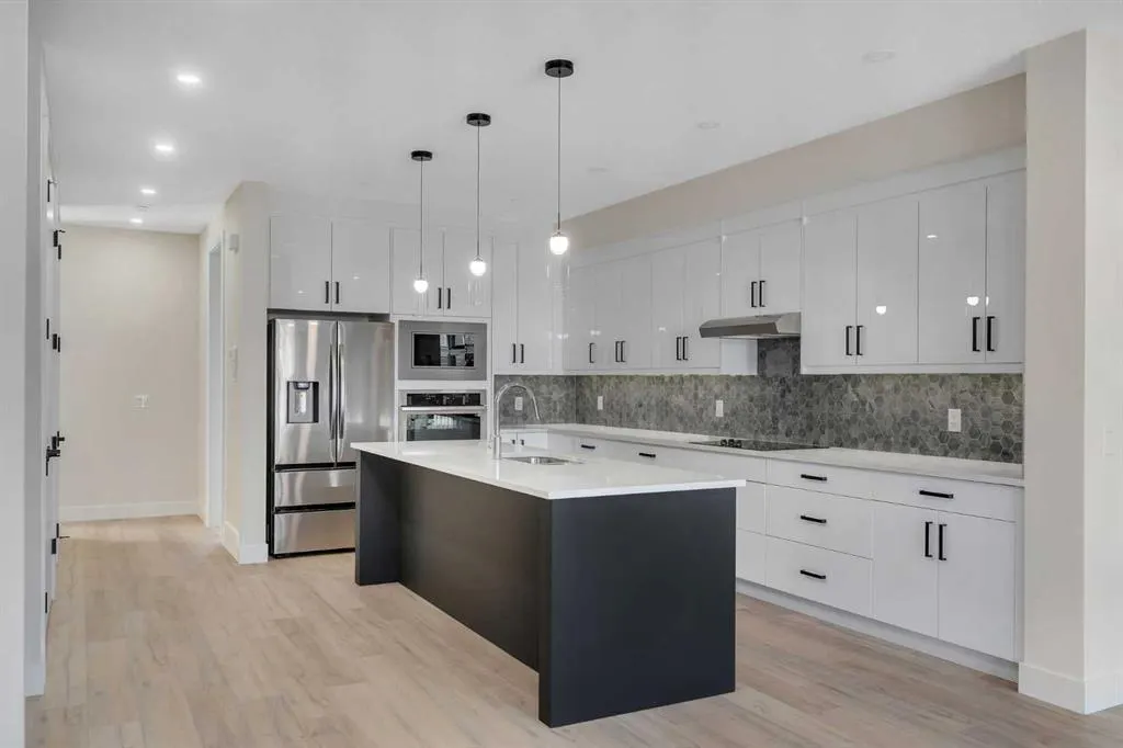 144 Saddlelake Manor NE