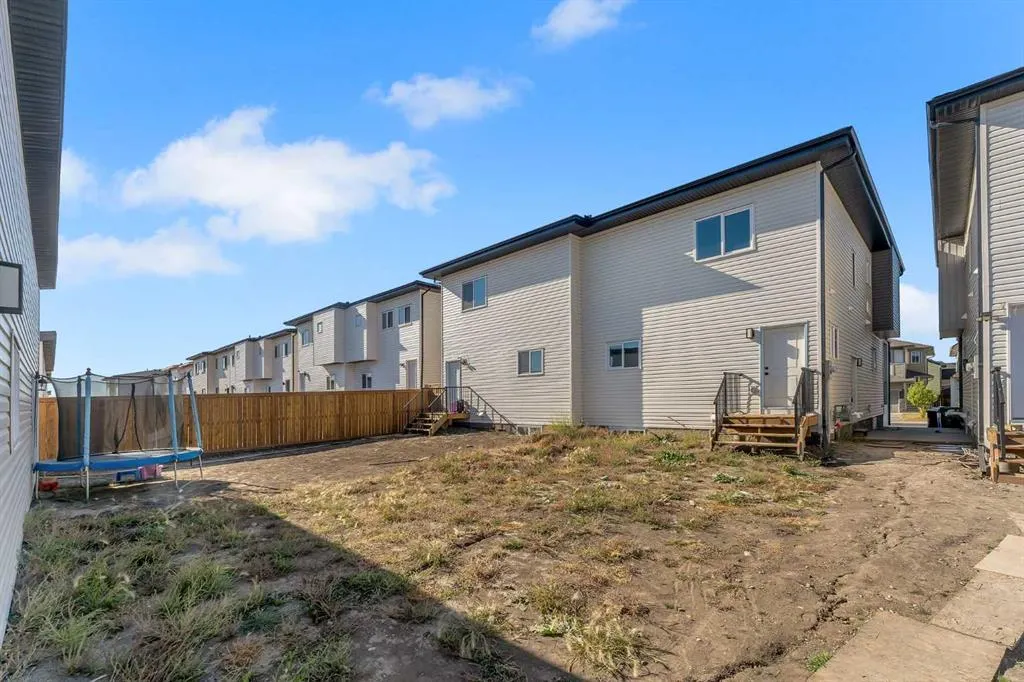 144 Saddlelake Manor NE