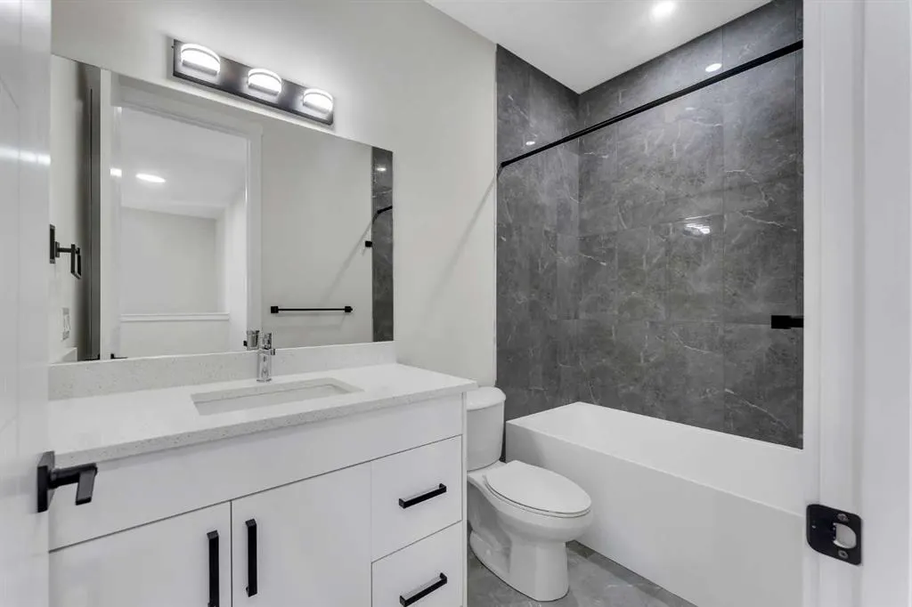 144 Saddlelake Manor NE
