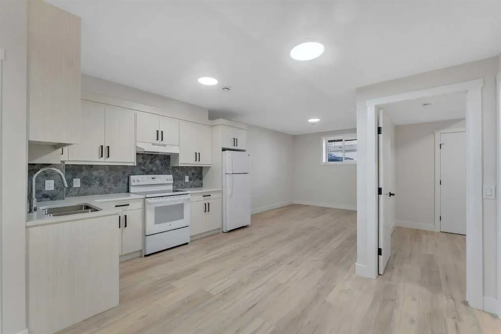 144 Saddlelake Manor NE