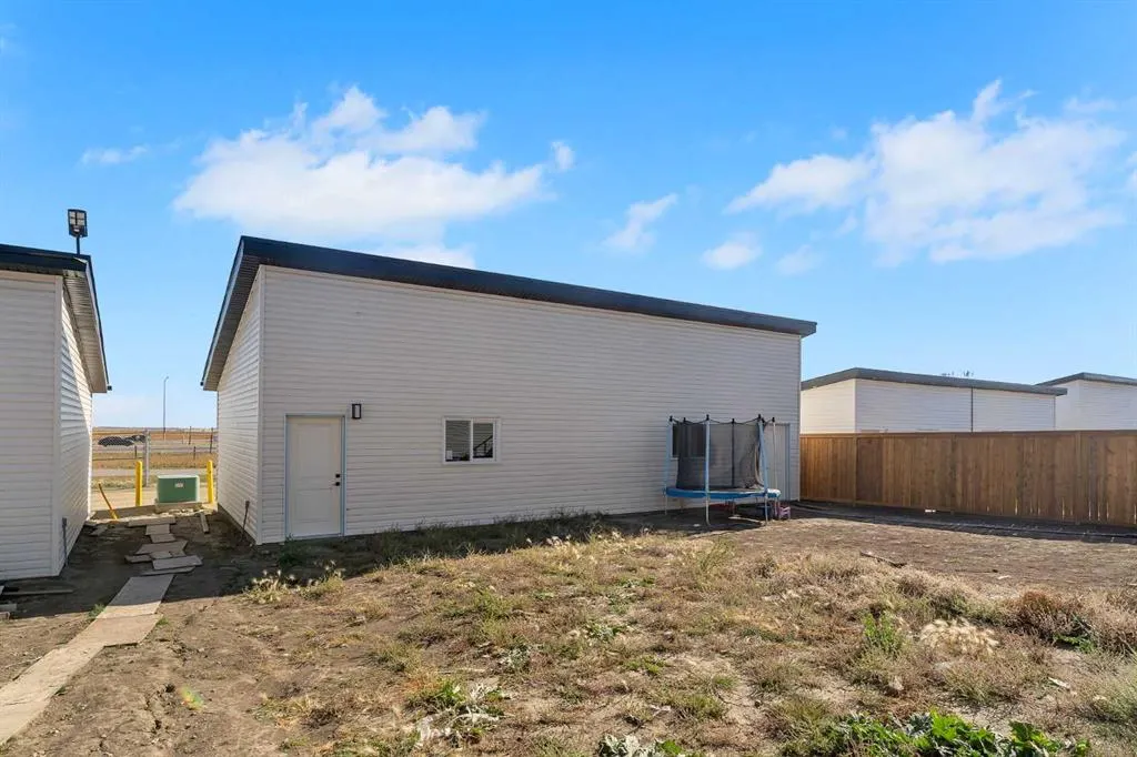 144 Saddlelake Manor NE