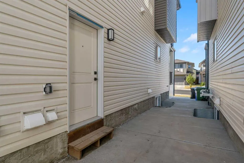 144 Saddlelake Manor NE
