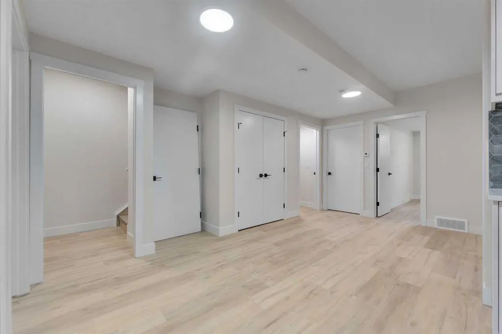 144 Saddlelake Manor NE