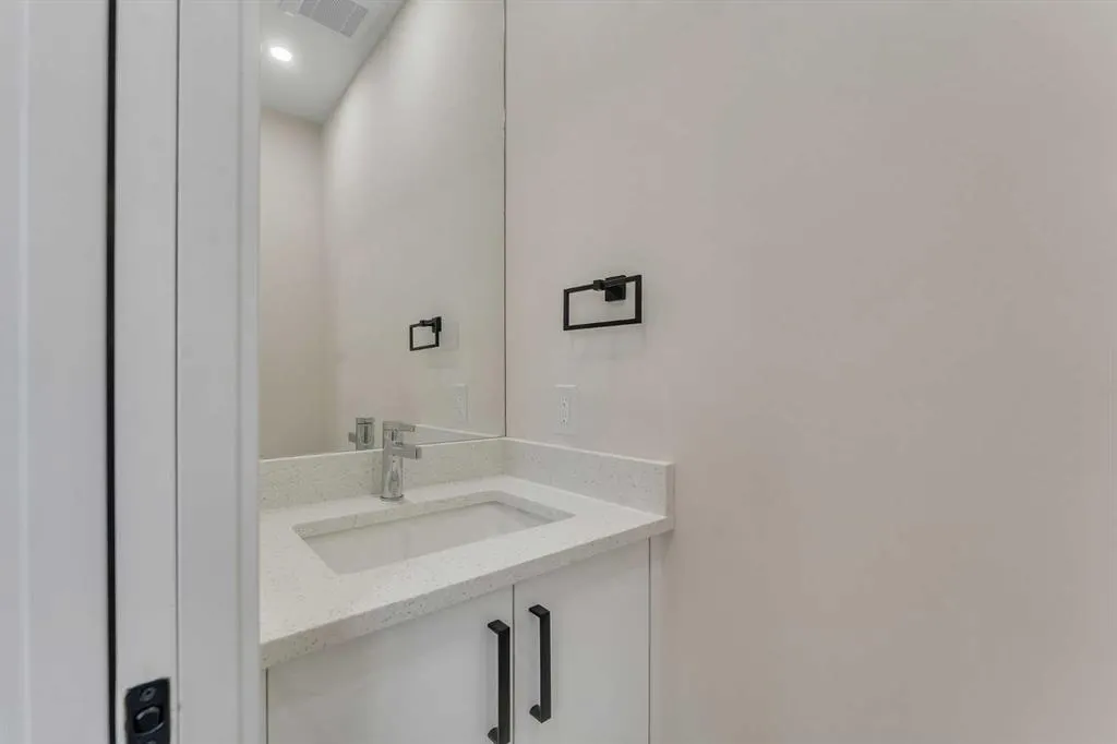 144 Saddlelake Manor NE