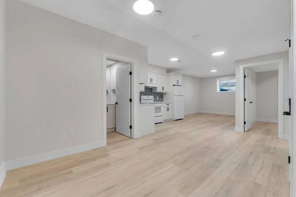 144 Saddlelake Manor NE