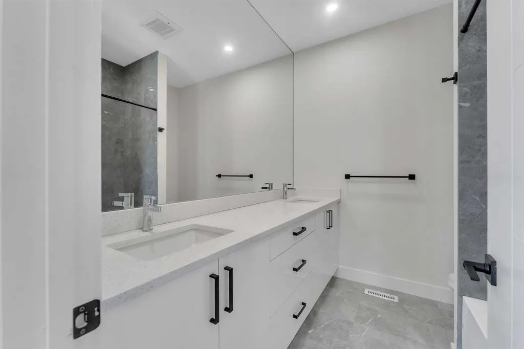 144 Saddlelake Manor NE