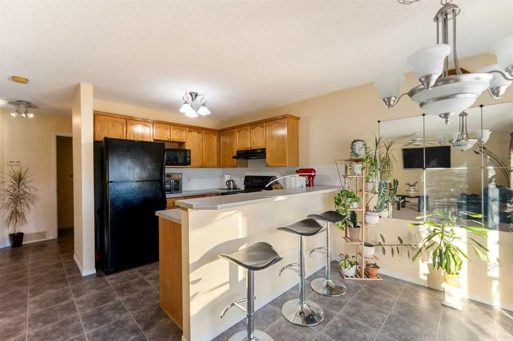 27 Saddlemont Manor NE