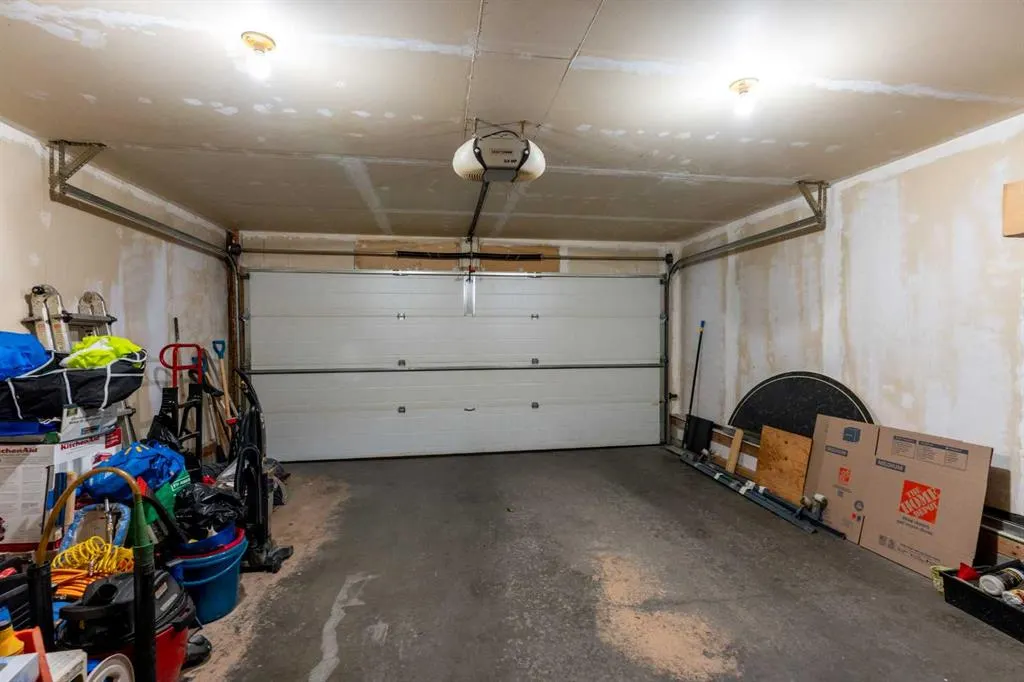 27 Saddlemont Manor NE