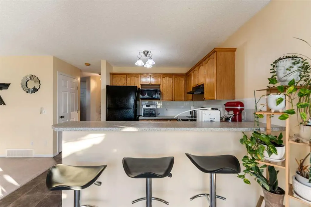 27 Saddlemont Manor NE