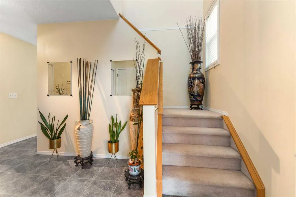 27 Saddlemont Manor NE