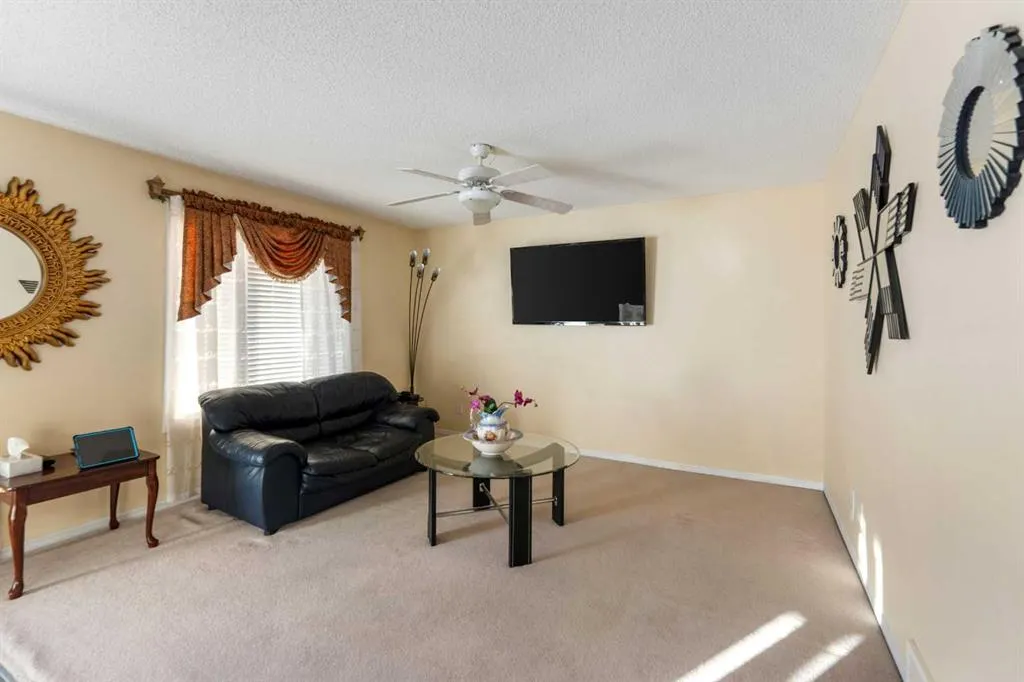 27 Saddlemont Manor NE