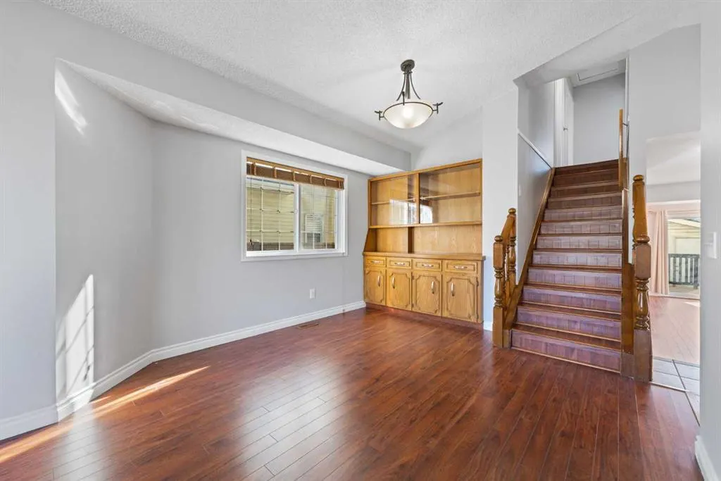 336 Whitworth Way NE