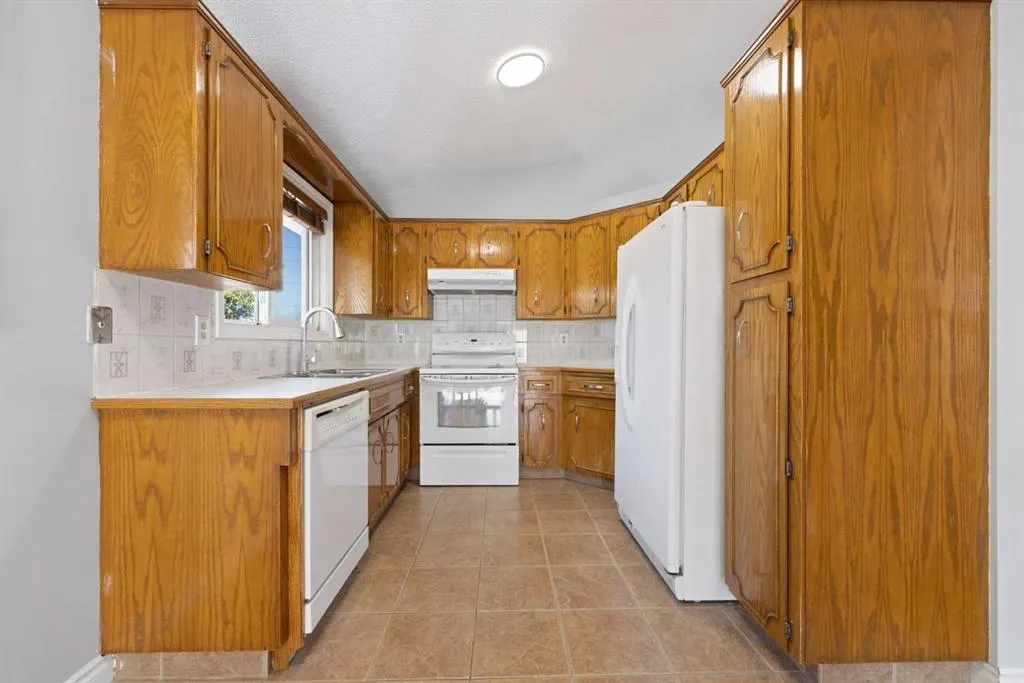 336 Whitworth Way NE