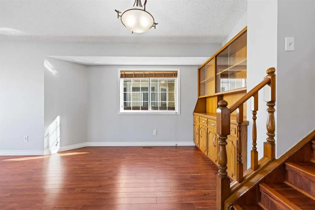 336 Whitworth Way NE