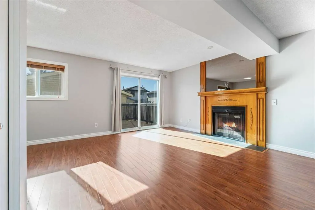 336 Whitworth Way NE