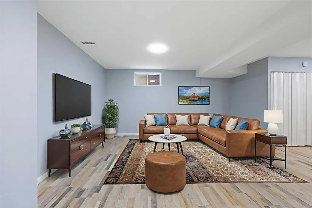 336 Whitworth Way NE