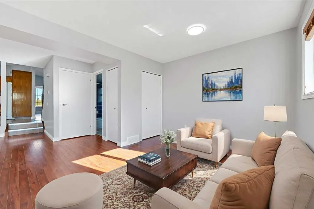 336 Whitworth Way NE