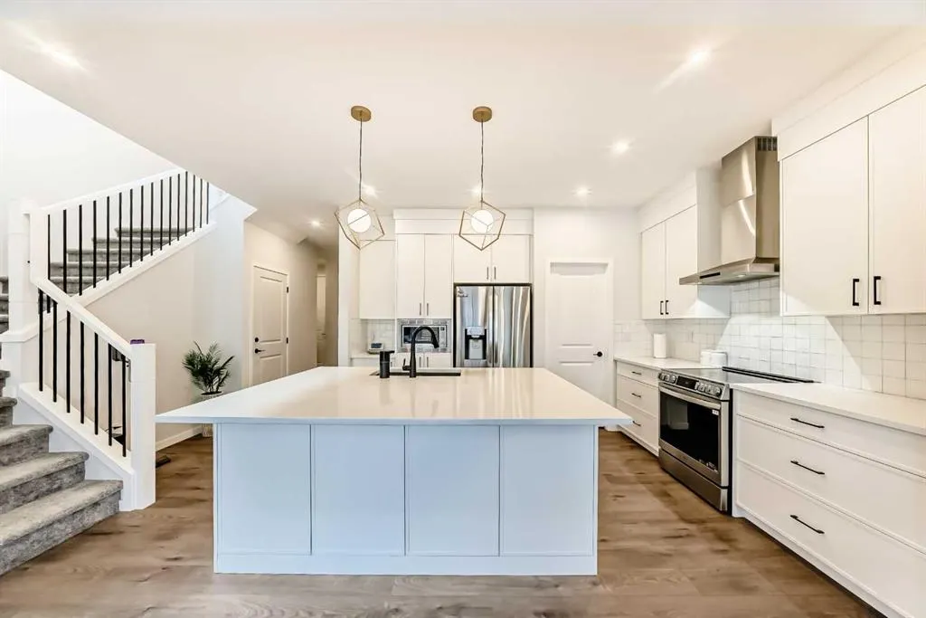 16 Lucas Passage NW