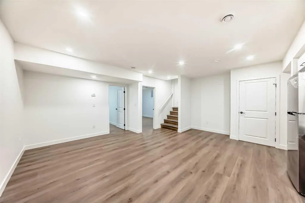 16 Lucas Passage NW