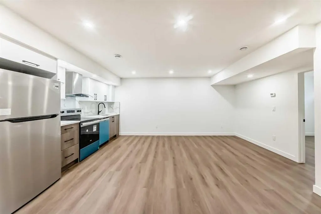 16 Lucas Passage NW